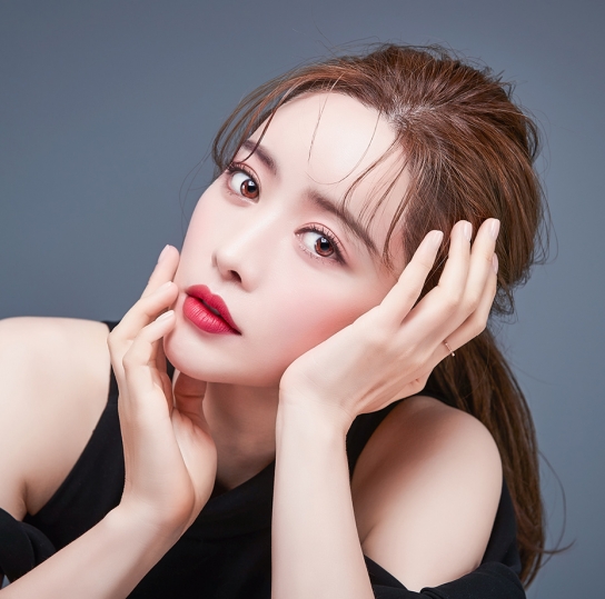 엘로엘, 한류스타 홍수아 모델 발탁