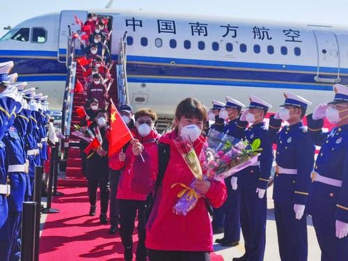 우한(武漢) 지원 연변주 첫 번째 의료팀 귀환