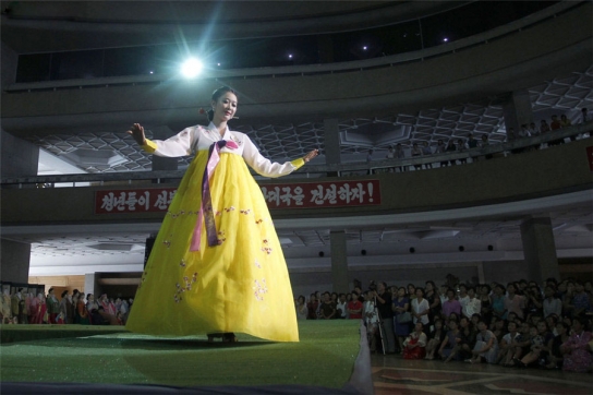 北, 제17회 전국 전통의상 전시회 개최