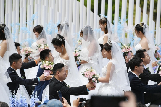 中 50쌍 남녀 창바이산서 대형 집단혼례 거행