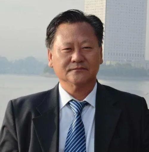 민족과 모국어에 대한 생각을 말한다