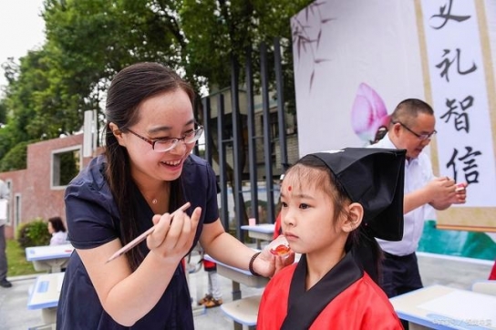 中, 인력이 가장 부족한 직업은?