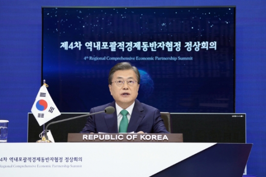 문 대통령 “RCEP서명, 다자주의 회복·자유무역 발전에 기여 확신”