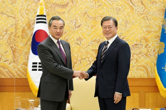 문 대통령 "한·중 관계 더욱 큰 발전 있기를 기대"