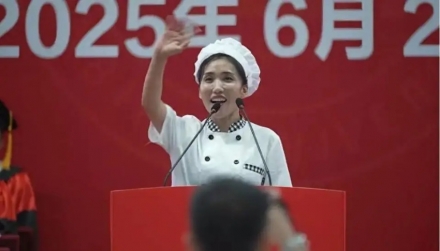 연변대 식당 아주머니의 졸업식 작별 인사, 전국을 울리다