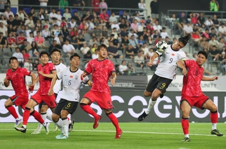 한국에 또 무너진 중국 축구…동아시안컵 0-3 완패, 한·중전 6연패 수모