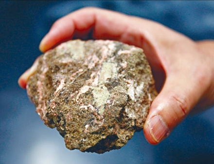 中, 이터븀 공급 급감...美 항공·반도체 직격탄