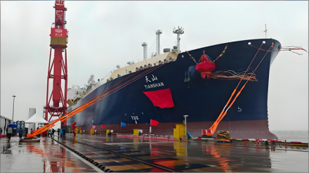 세계 최고 수준 LNG 운반선 ‘톈산’호 인도… 하루 탄소배출 10톤 이상 감축