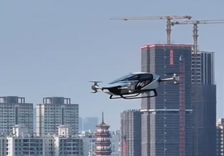 하늘을 나는 중국 자동차, 광저우 도심 상공 횡단