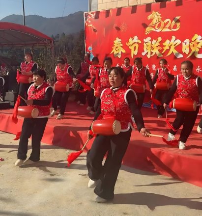 52명 네 세대가 만든 설 무대… 중국 후베이 ‘마당 춘완’ 화제