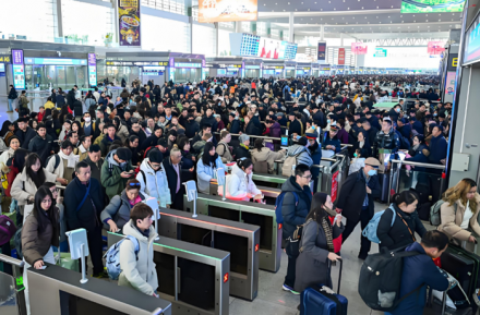 중국 철도, 춘절 연휴 9일간 1억2100만 명 수송… 하루 이용객 ‘사상 최대’