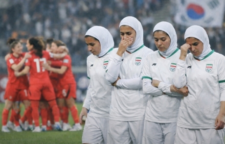 “국가 제창 거부”… 이란 여자대표팀에 ‘반역자’ 낙인