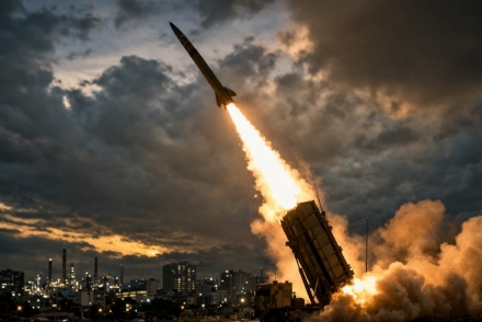 이란 ‘90차 타격’ 주장…미국 산업시설 공격, 호르무즈 긴장 고조