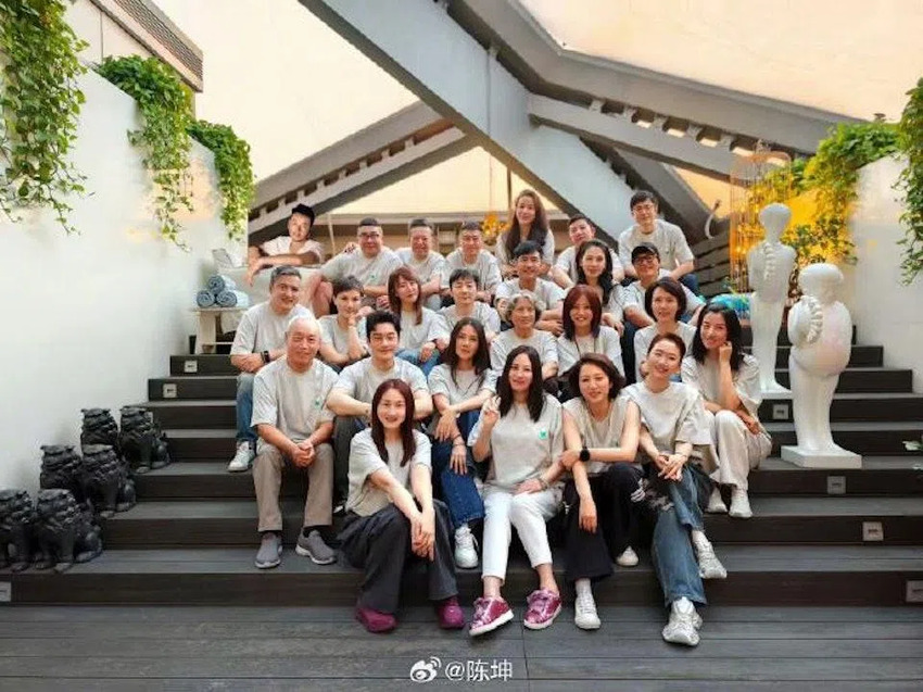 30년 만에 한자리에… 자오웨이 등장에 中 온라인 ‘술렁’