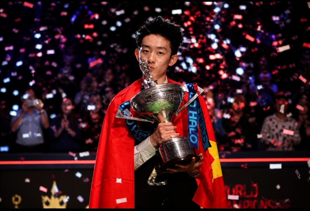 中 신예 우이저, 스누커 세계선수권 제패… 헨드리도 축하
