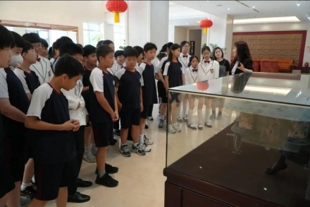 서울화교초등학교 졸업반 학생들, 주한 중국대사관 방문