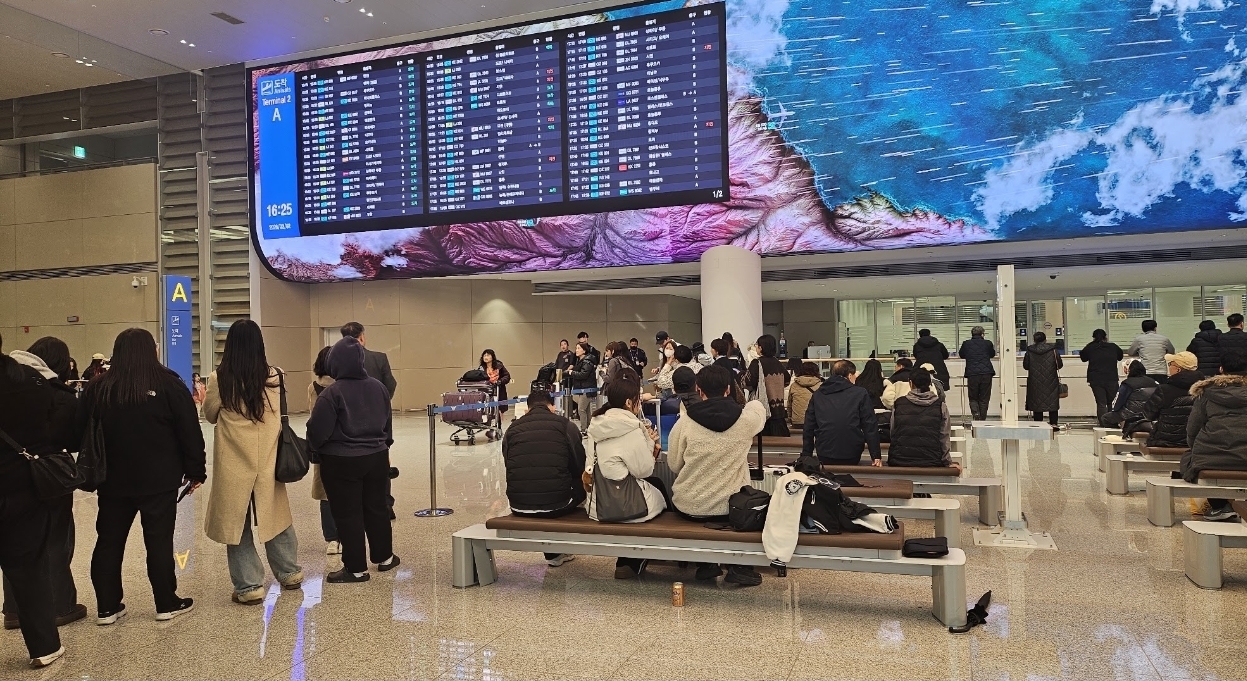 中 국경절에 외국인 하루 6만명 몰린다…인천공항 입국심사 47% 증원