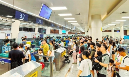 중국 국경절 연휴 출입국 1546만 명…외국인 무비자 입국도 급증