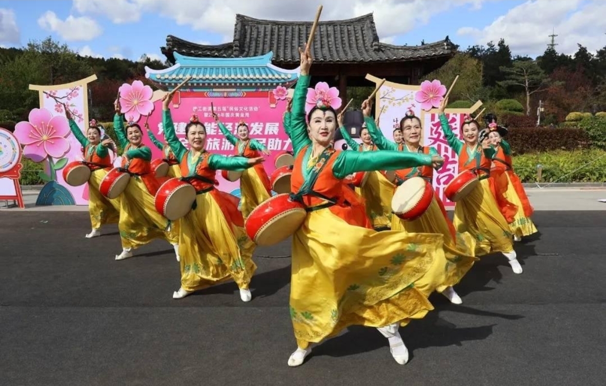 관광객 몰리는 연변 조선족 민속공연…장고춤의 인기는 반갑지만