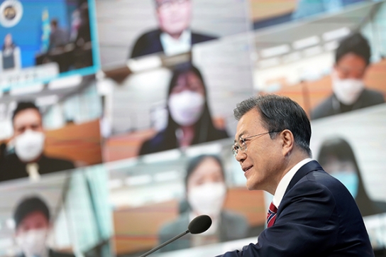 문재인 대통령 “한·미, 한·중 관계 모두 중요”