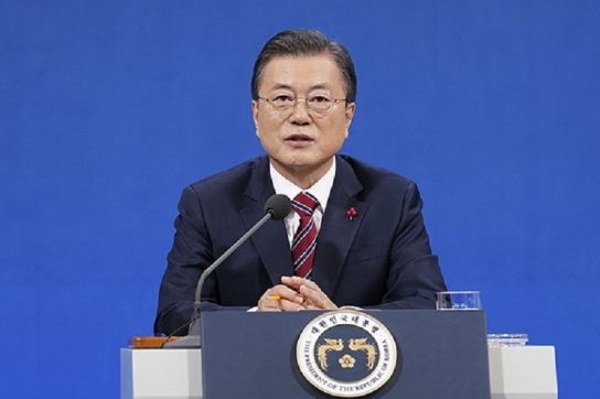 문 대통령 “백신 충분한 물량 확보…늦어도 11월 집단면역”