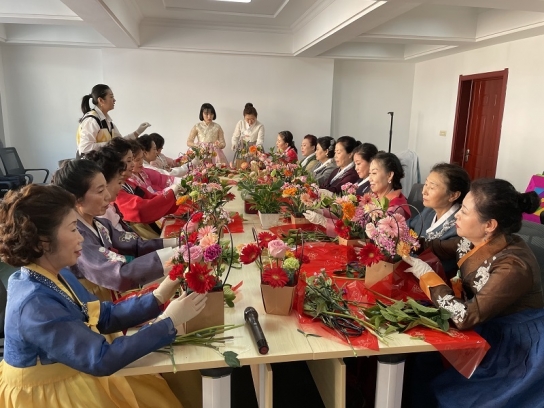 단동시 조선족 문화예술관, 여성들 ‘花’이팅