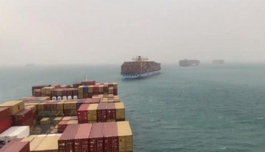 수에즈 운하, 타이완 대형 화물선에 가로막혀