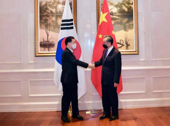 한·중 외교장관 샤먼서 회담, 2+2 대화 추진키로