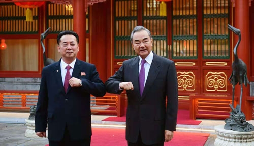 中 왕이 외교부장, 리용남 북한 신임 주중 대사 회견
