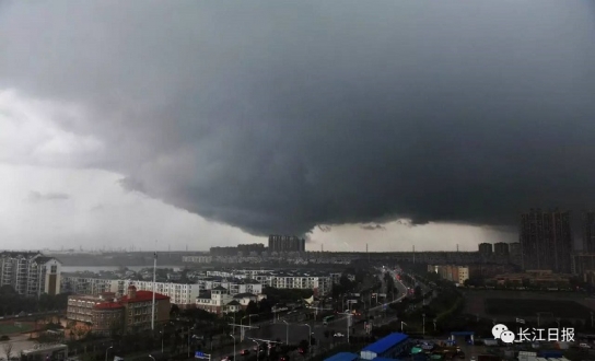 우한, 9급 토네이도 발생.. 8명 사망, 230명 부상