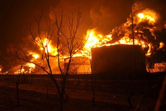 인도 서부 화학공장 폭발사고로 18명 사망