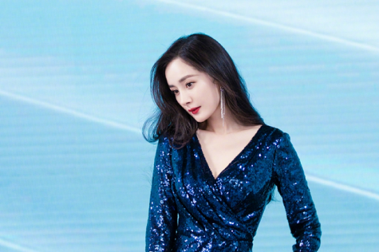 양미, V라인 하이 트임 드레스 입고 여신미 뽐내