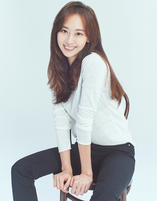 배우 김다솜, 김태희·서인국·유승호 한솥밥