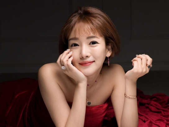 배우 윤송아, 2021 월드스타 연예대상 홍보대사 및 MC 위촉