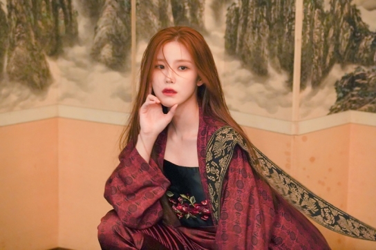 ‘한복 홍보대사‘ 전효성, 한복 화보 비하인드 공개…고혹스러운 자태 과시