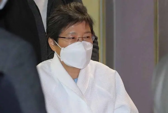 中 언론, 박근혜 특별사면에 대해 보도