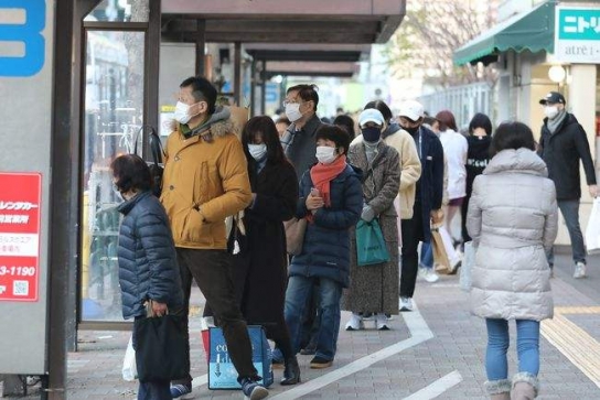 日, 코로나19  하루 사망자 300명 이상으로 크게 증가