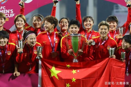 中 여자축구, 한국에 3-2 역전승…16년 만에 아시안컵 우승