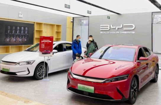 전기 자동차의 미래를 잡는 대형 자동차 브랜드