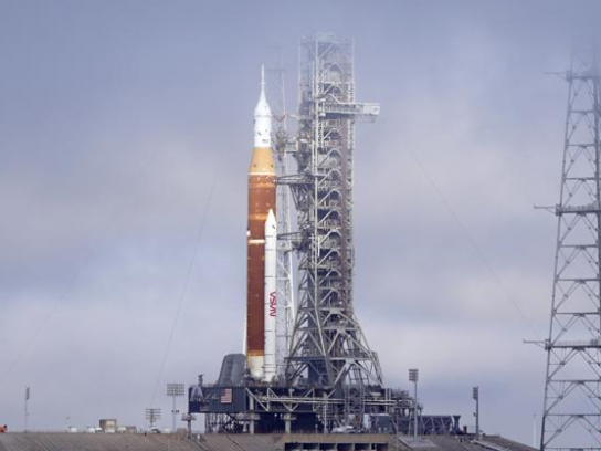 NASA, 달 로켓 핵심 테스트 시작, 올 여름 비행 테스트 계획