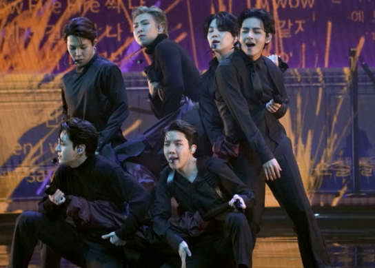 바이든,  방탄소년단과 만나 아시아인 혐오범죄 논의
