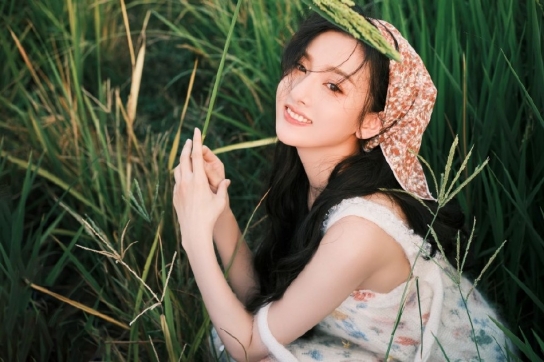 송조아 전원 화보 공개, 싱그러운 비주얼로 남심 저격
