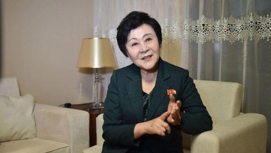 北, 리춘희 아나운서에 영웅칭호 수여