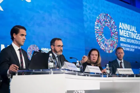 IMF, 내년 세계경제 성장 전망 2.7%로 하향 조정