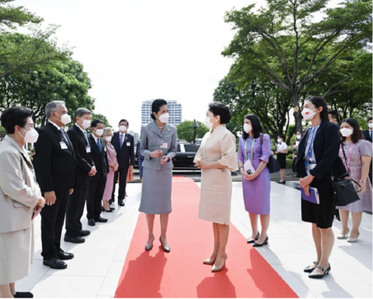 펑리위안, 방콕 갈야니 바드하나 공주 음악원 방문
