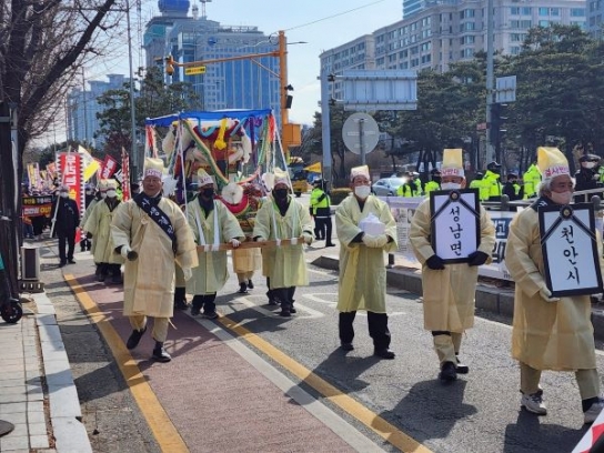 국회의사당 앞에 상여가 웬일?