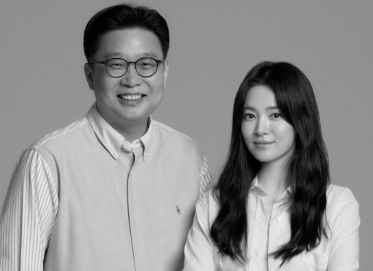 송혜교-서경덕, 美 서부 최대 규모 미술관에 한국어 안내서 기증