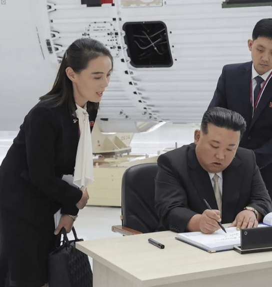 ‘명품 가방 든 김여정’ 사진 화제