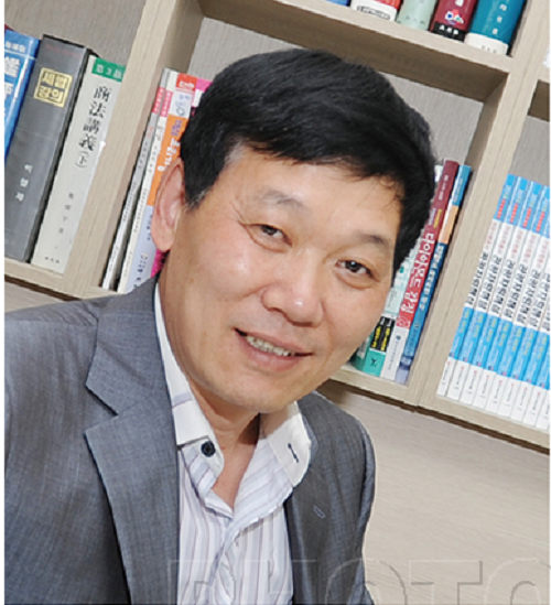 [김정룡 칼럼] 역사의 흐름을 거스르는 한국 이념논쟁