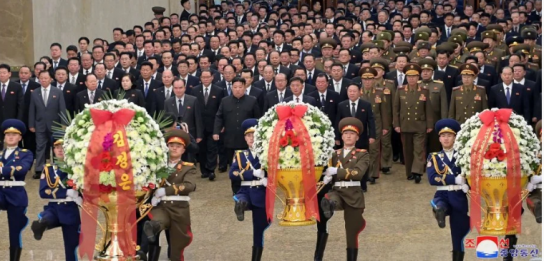 김정은, 김정일 사망 12주기 맞아 금수산태양궁전 참배